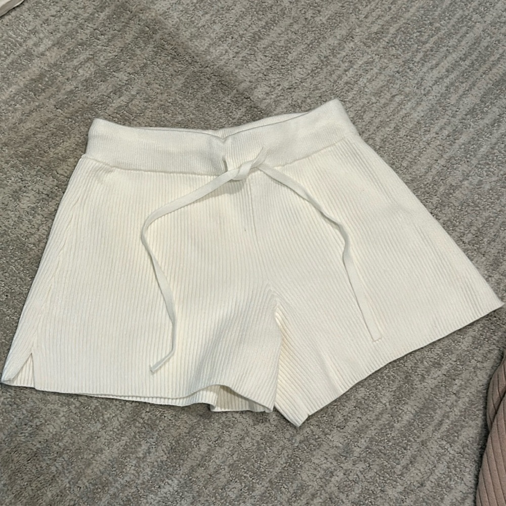 Abercrombie and Fitch, cream knit shorts, size small
